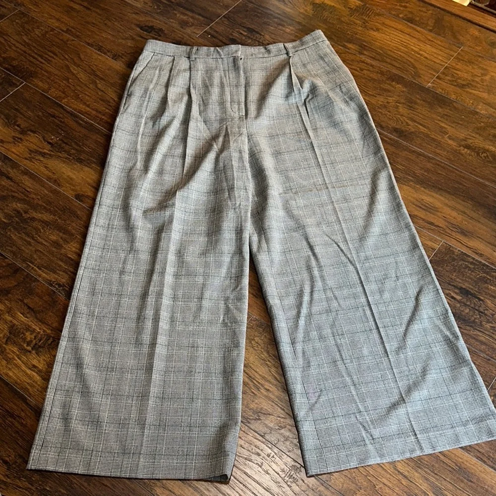 NWOT DKNY Women’s Black & Gray Plaid Wide Leg Pleated Pants